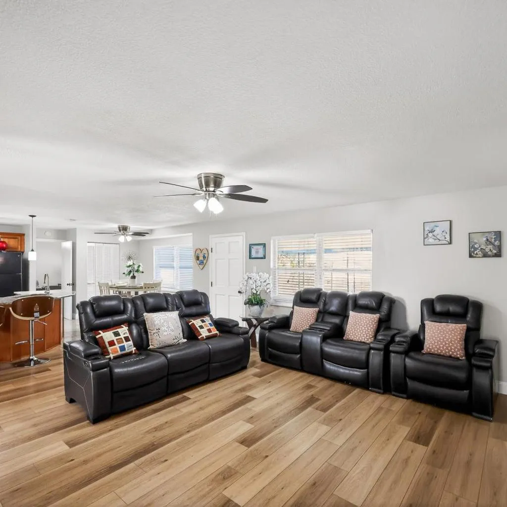 Photograph of Beautiful 4-2 house, minutes from Busch Gardens