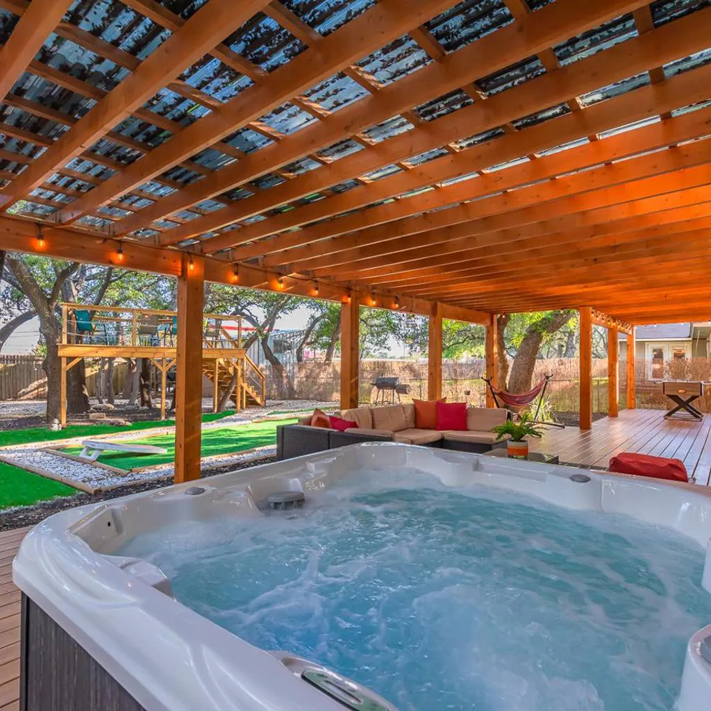 Photograph of Hot tub retreat with tree deck near Six Flags