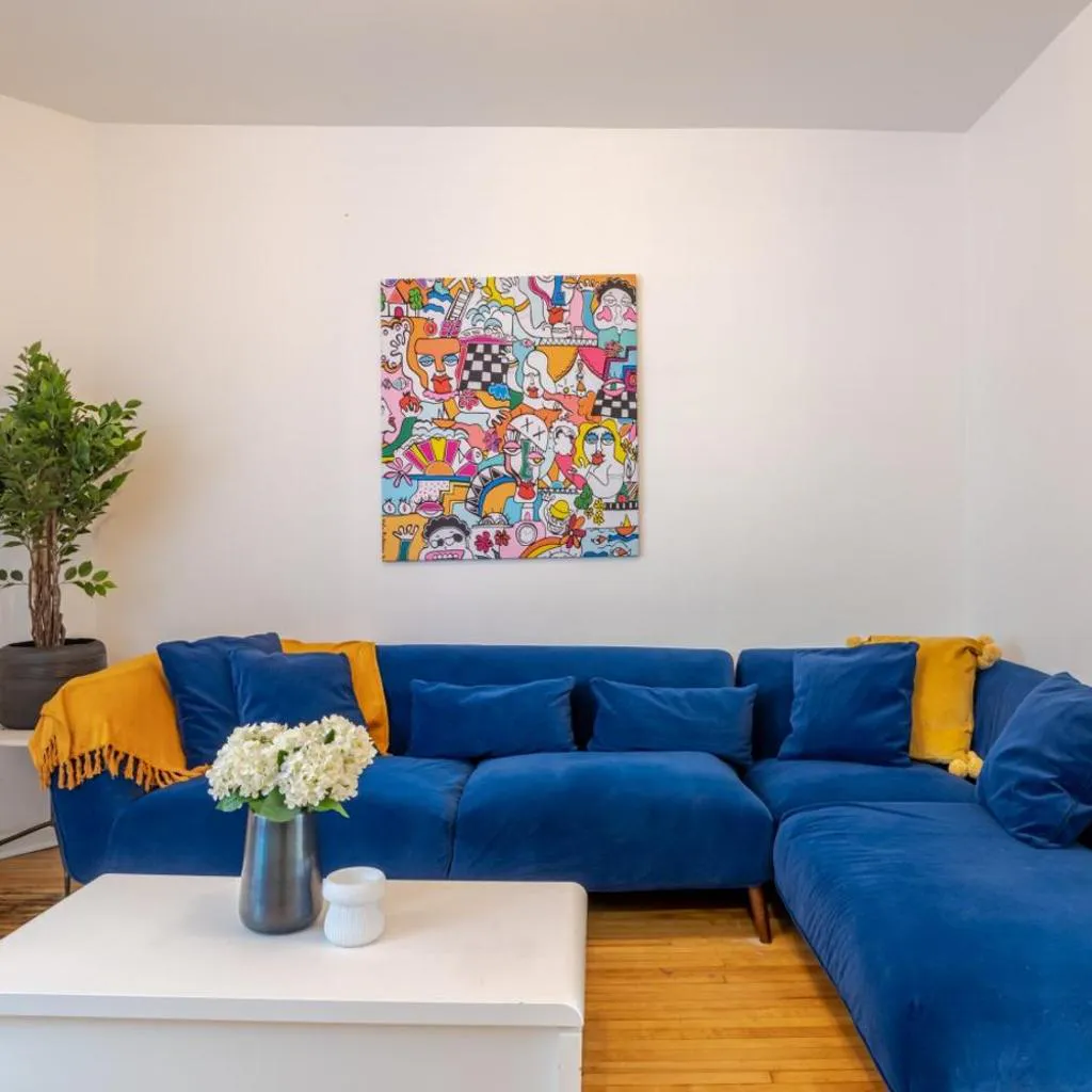 Photograph of Grand 4BR – Your Spacious Mont-Royal Retreat