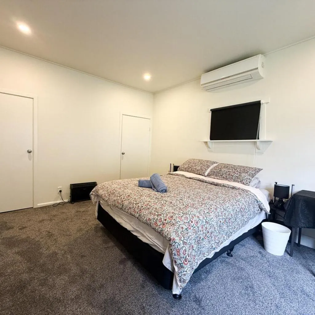 Photograph of Spacious Surf-side 4 bedroom Retreat
