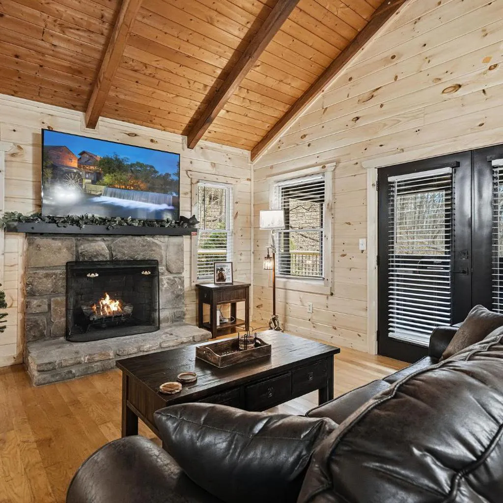 Photograph of Bear Ridge Hideaway by American Patriot Getaways
