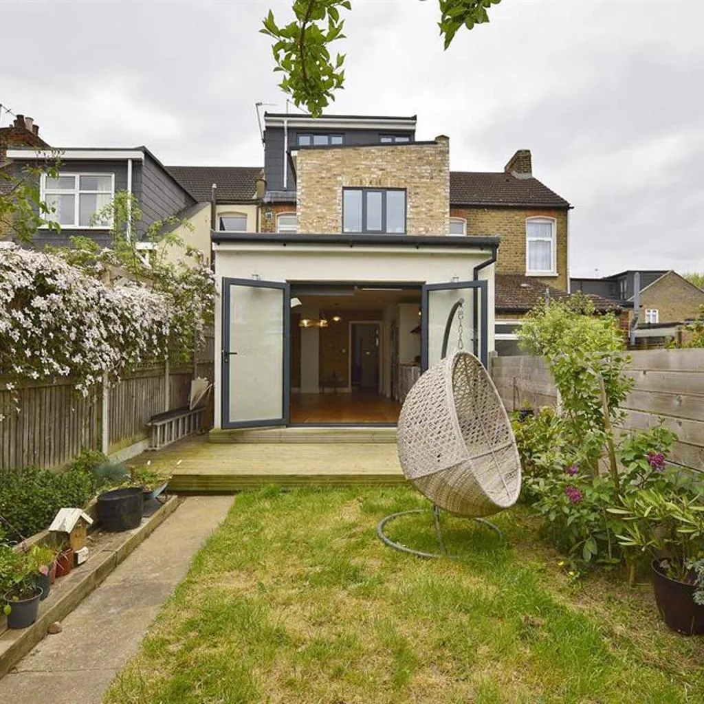 Photograph of Contemporary 3 bed house with spacious garden close to Stratford & Canary Wharf