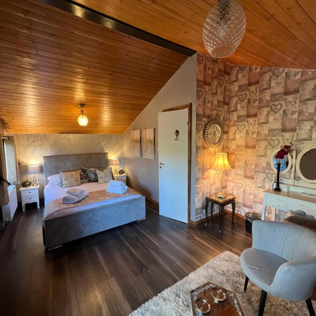 Photograph of Squirrel Lodge at Owlet Hideaway - with Hot Tub, Near York