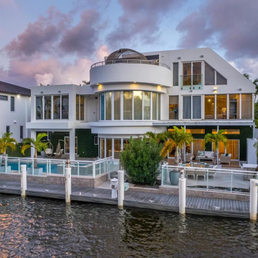 Photograph of Villa Seminole Luxurious Waterfront Retreat with Pool Gym Hot Tub