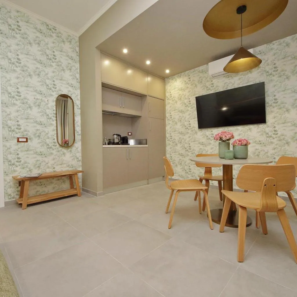 Photograph of Roma Suite Style