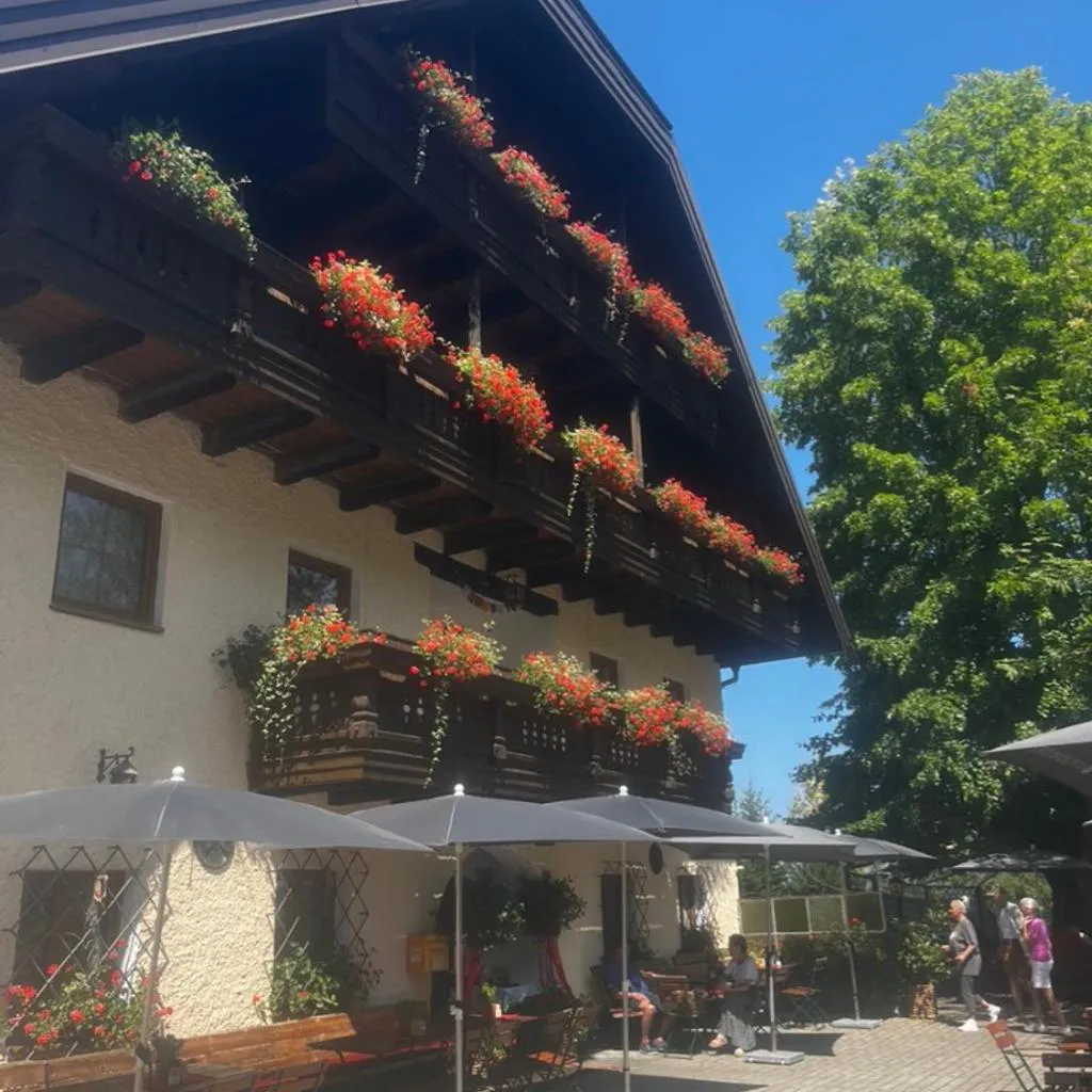Photograph of Berggasthof Mitteregg am Gaisberg
