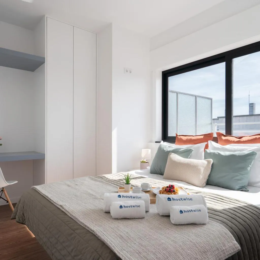 Photograph of Host Wise - Sunny Bright Flat w Balcony