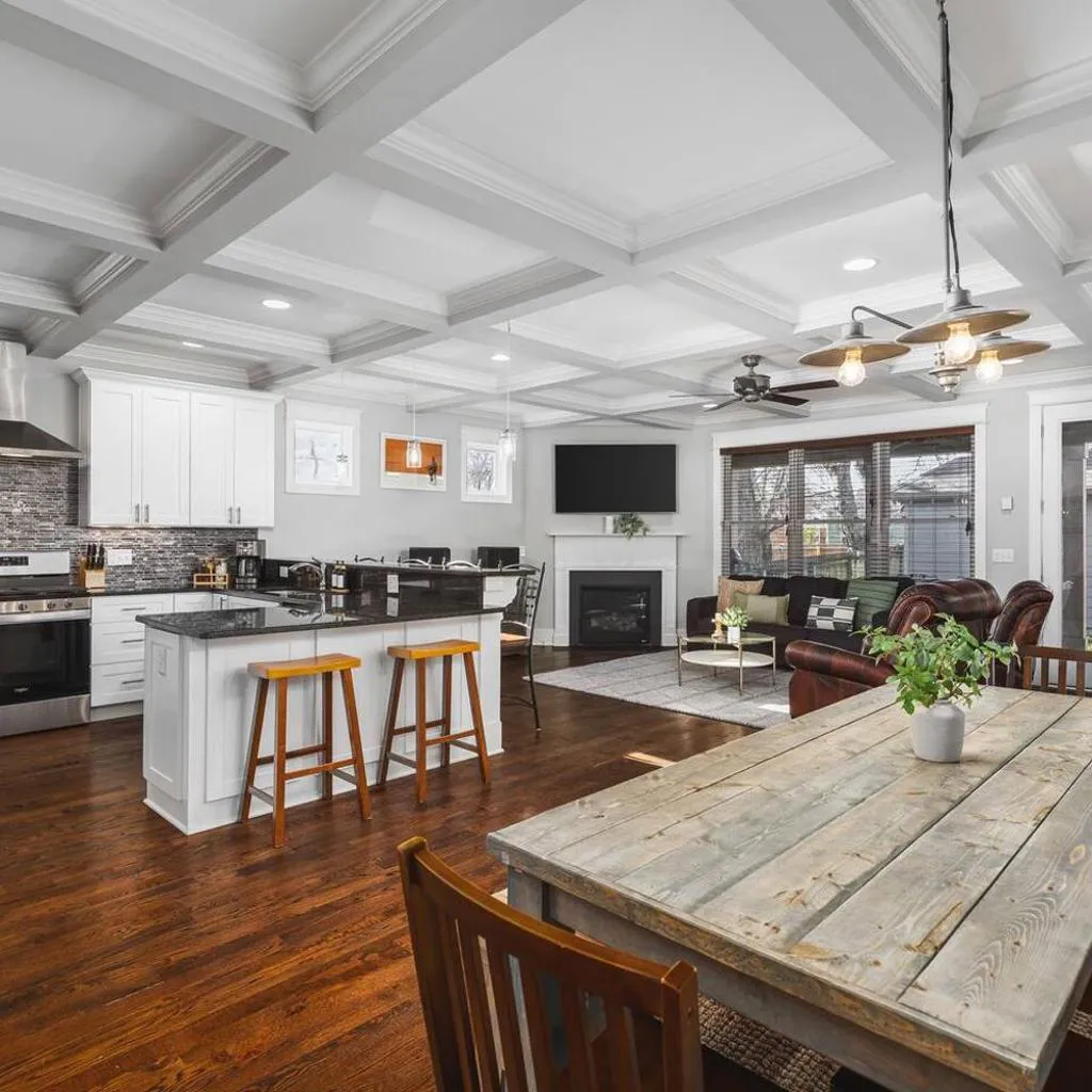 Photograph of Walk to Broadway & Germantown Large House with Patio