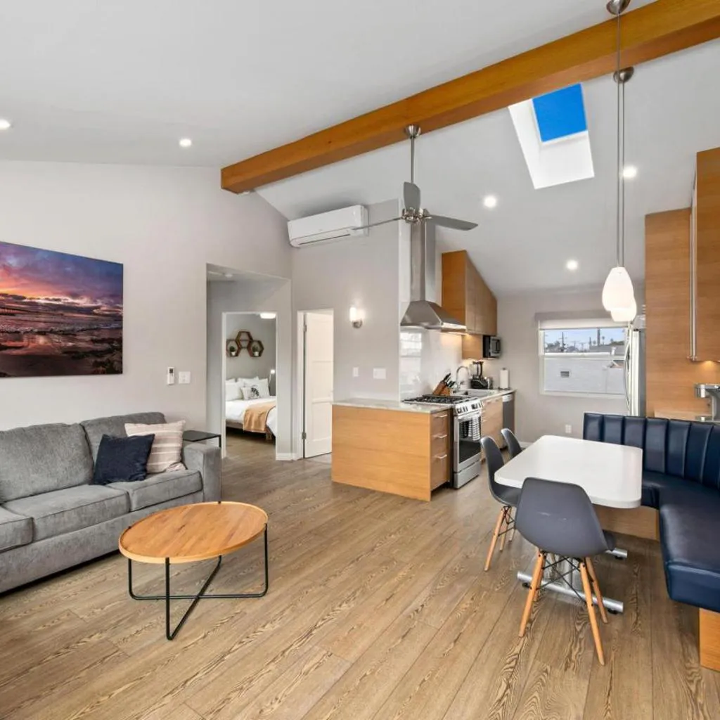 Photograph of Modern Newly Renovated 2BR Apt in Heart of Ocean Beach