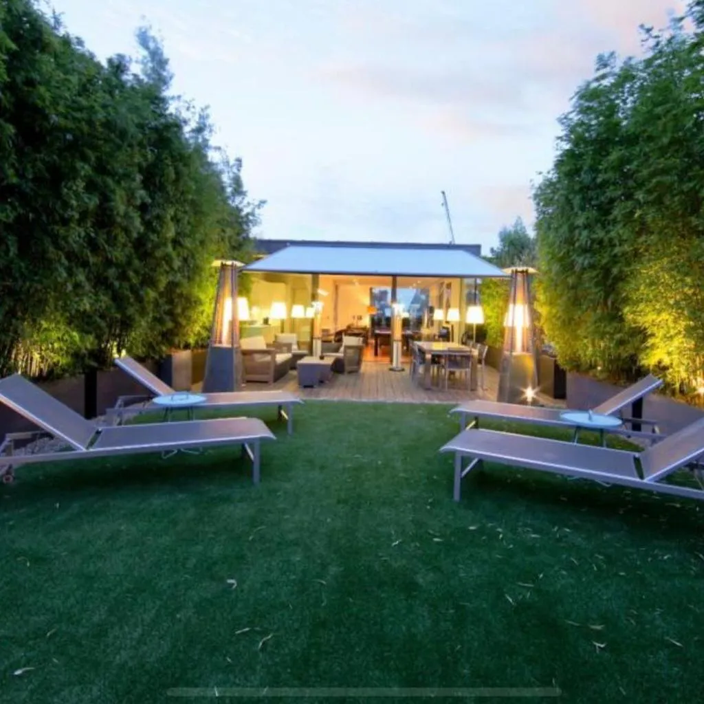 Photograph of Covent Garden Mews Cottage Luxurious Boutique Brand New renovation 5 Bed Roof Terrace & Jacuzzi