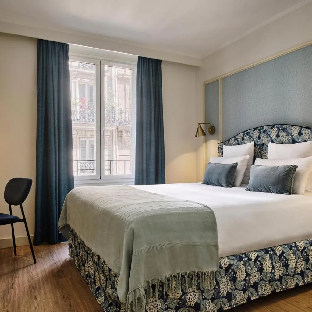Photograph of Hotel Etoile Saint Ferdinand by Happyculture