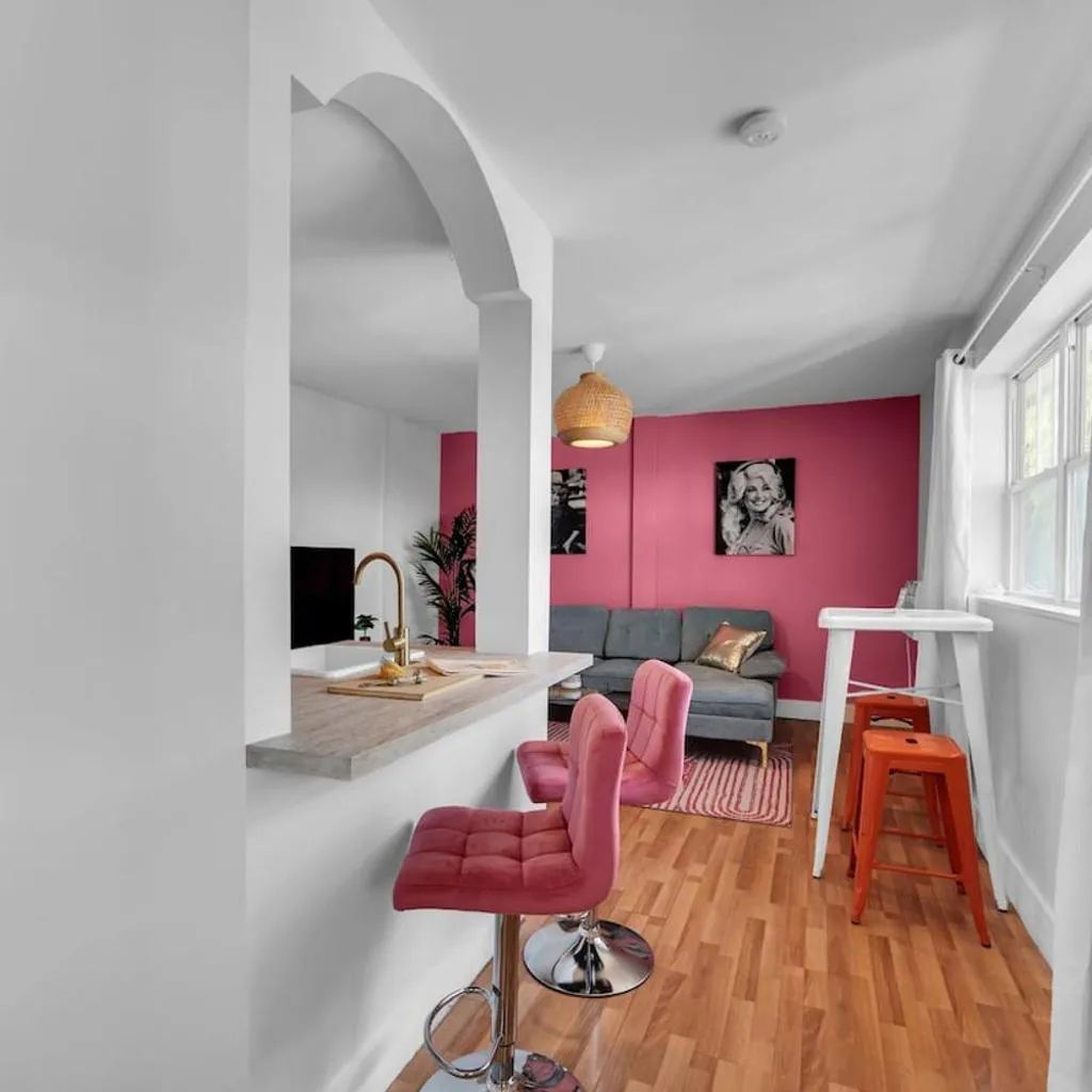 Photograph of Dreamer Den - Sleeps 4 1Bed in WeHo near Dwntwn