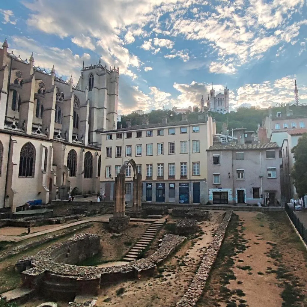 Photograph of Appartement quai de Saône vue vieux Lyon Fourvière