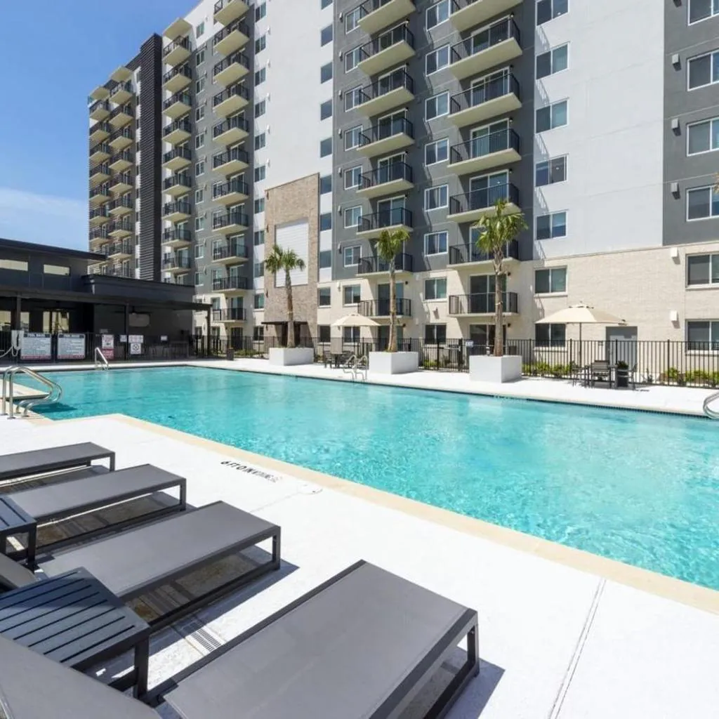 Photograph of Executive 1BR-Pool-Parking-Bal-Energy Corridor