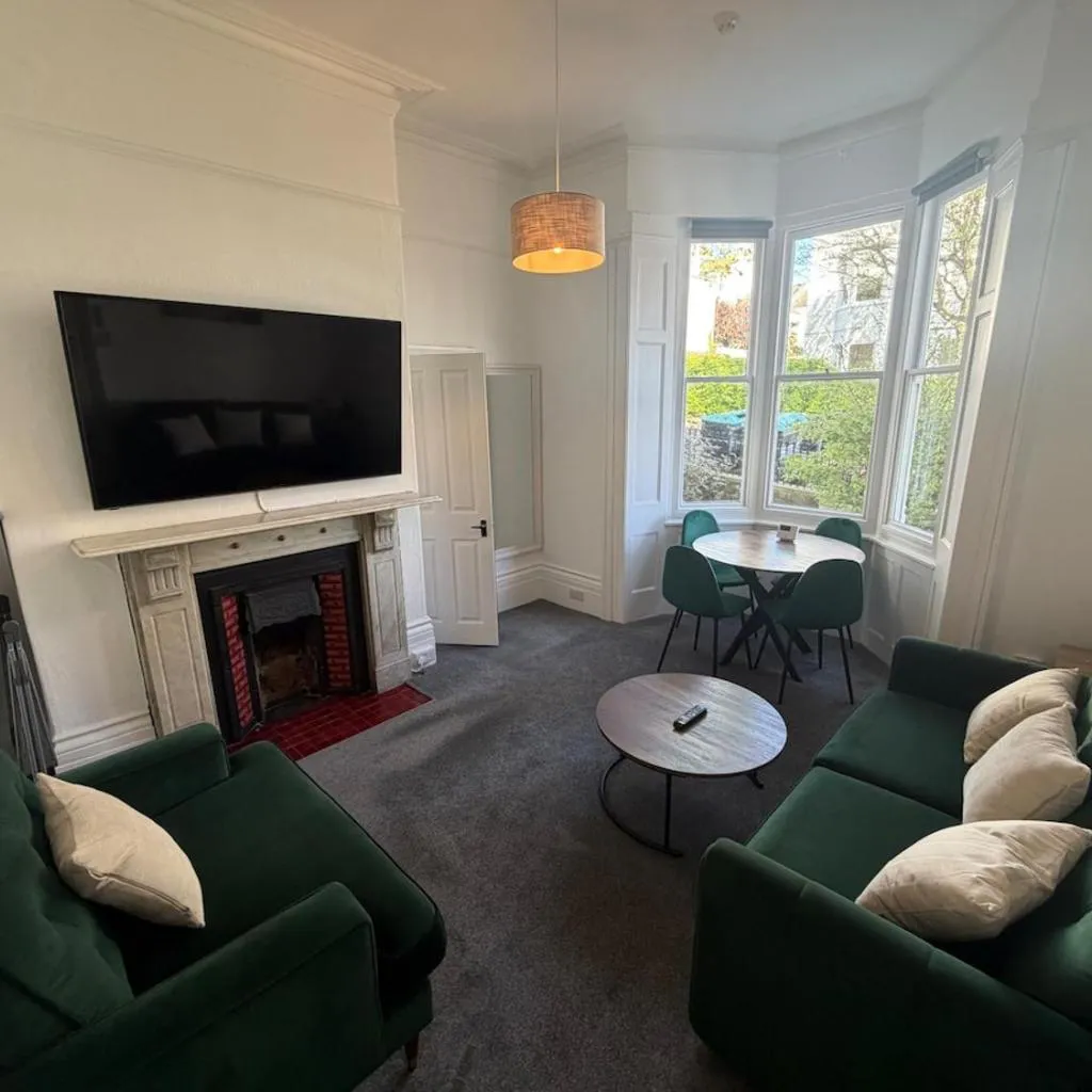 Photograph of Contemporary 1-Bed Retreat Free Parking & Patio