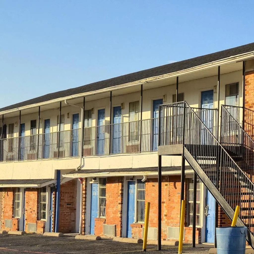 Photograph of Cole Manor Motel By OYO Love Field Market Center