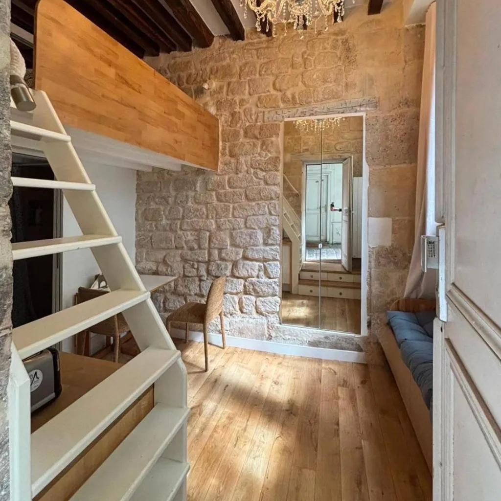 Photograph of Romantique petit duplex au cœur du Marais