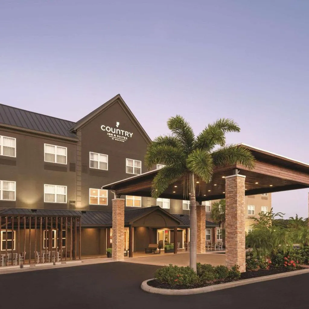 Photograph of Country Inn & Suites by Radisson, Bradenton-Lakewood-Ranch, FL
