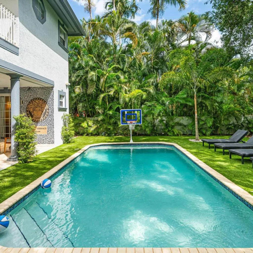 Photograph of 6BR Miami Shores Lush Green Spacious Villa