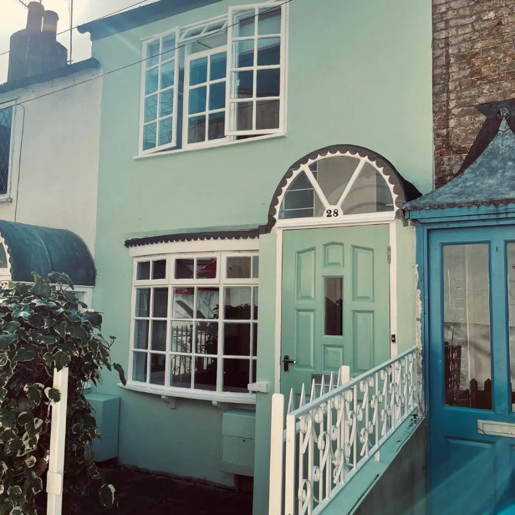 Photograph of North Laine Sunny Cottage - PARKING available