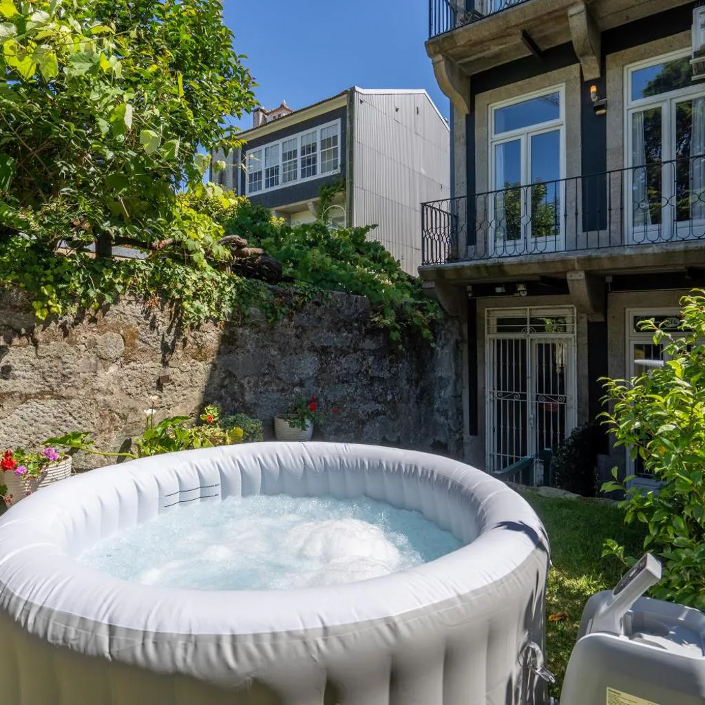 Photograph of Host Wise - Homely Noble Flats - Garden & Jacuzzi