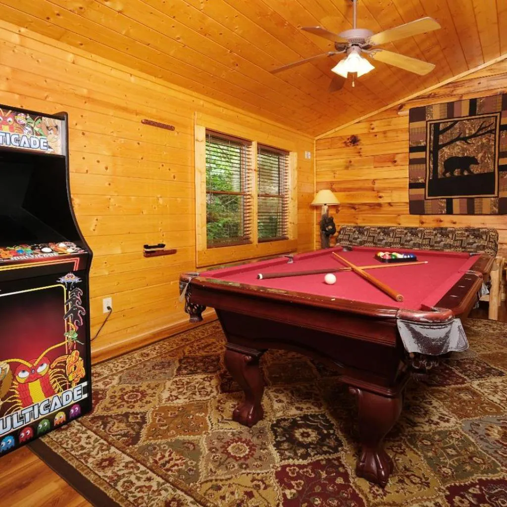 Photograph of Bear Retreat・Dogs Welcome・Game Room・Hot Tub・Community Pool Access