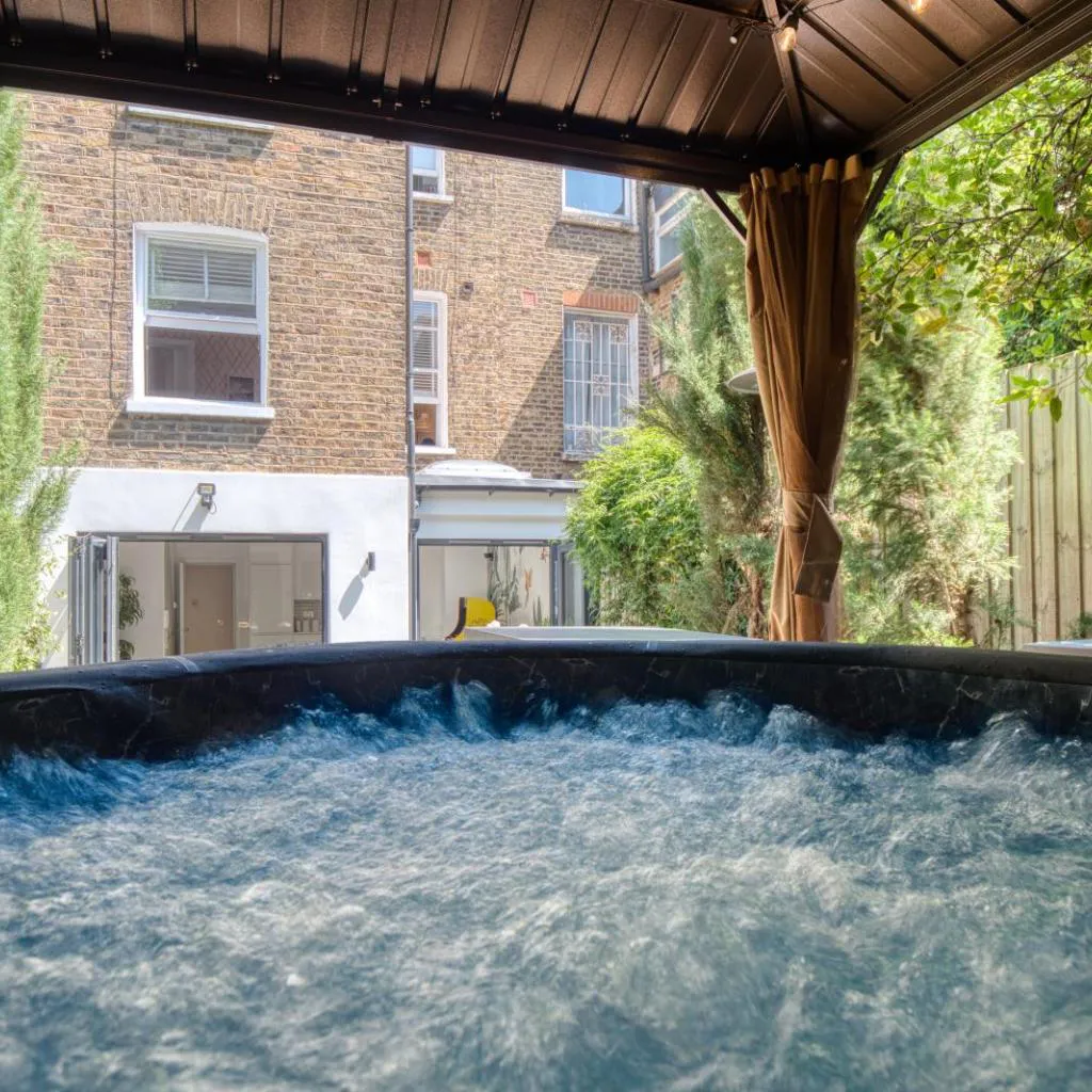 Photograph of London Queen's Park - hot tub, cinema, games