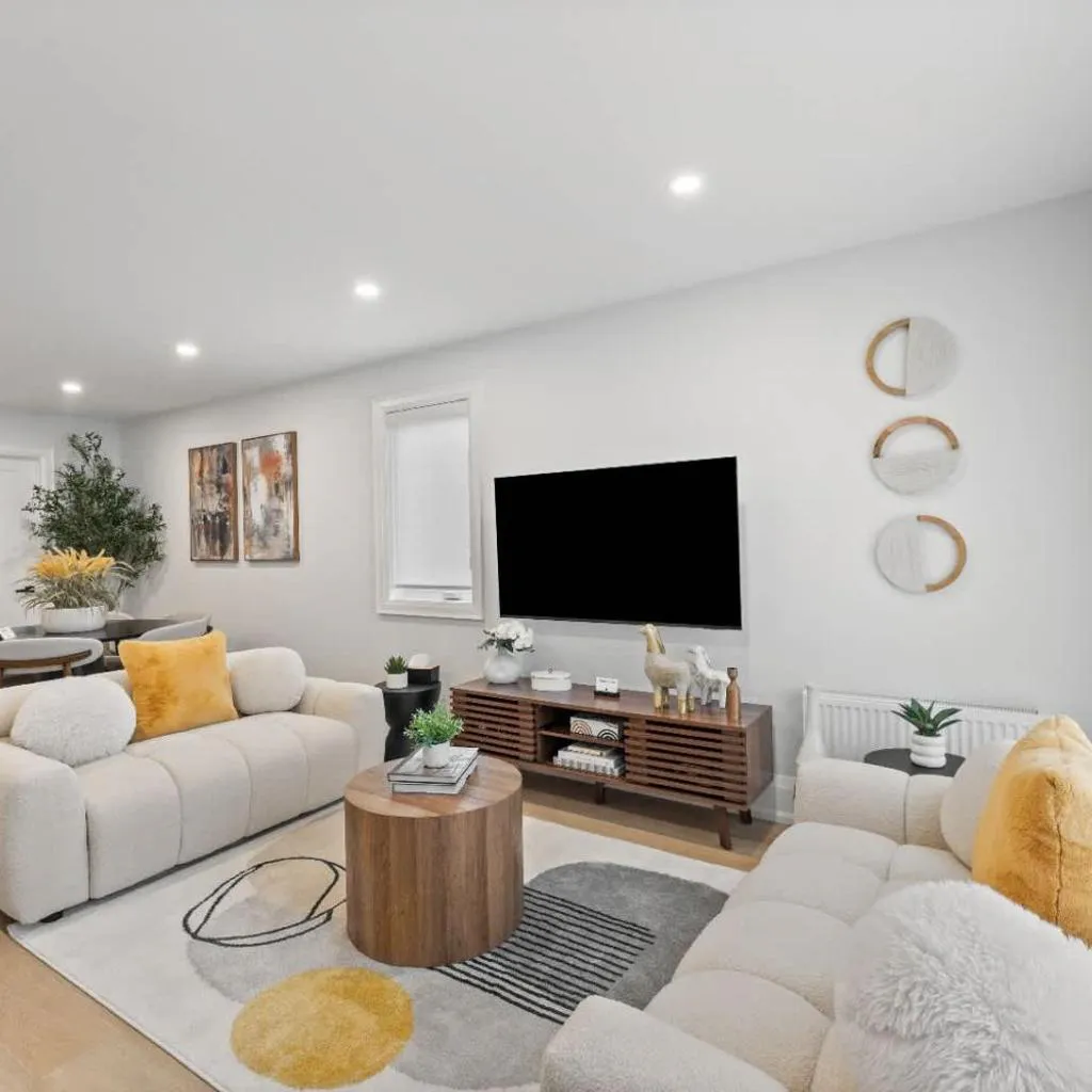 Photograph of Luxury Deluxe 2 BR - 2 Beds - Stylish - New Build Downtown