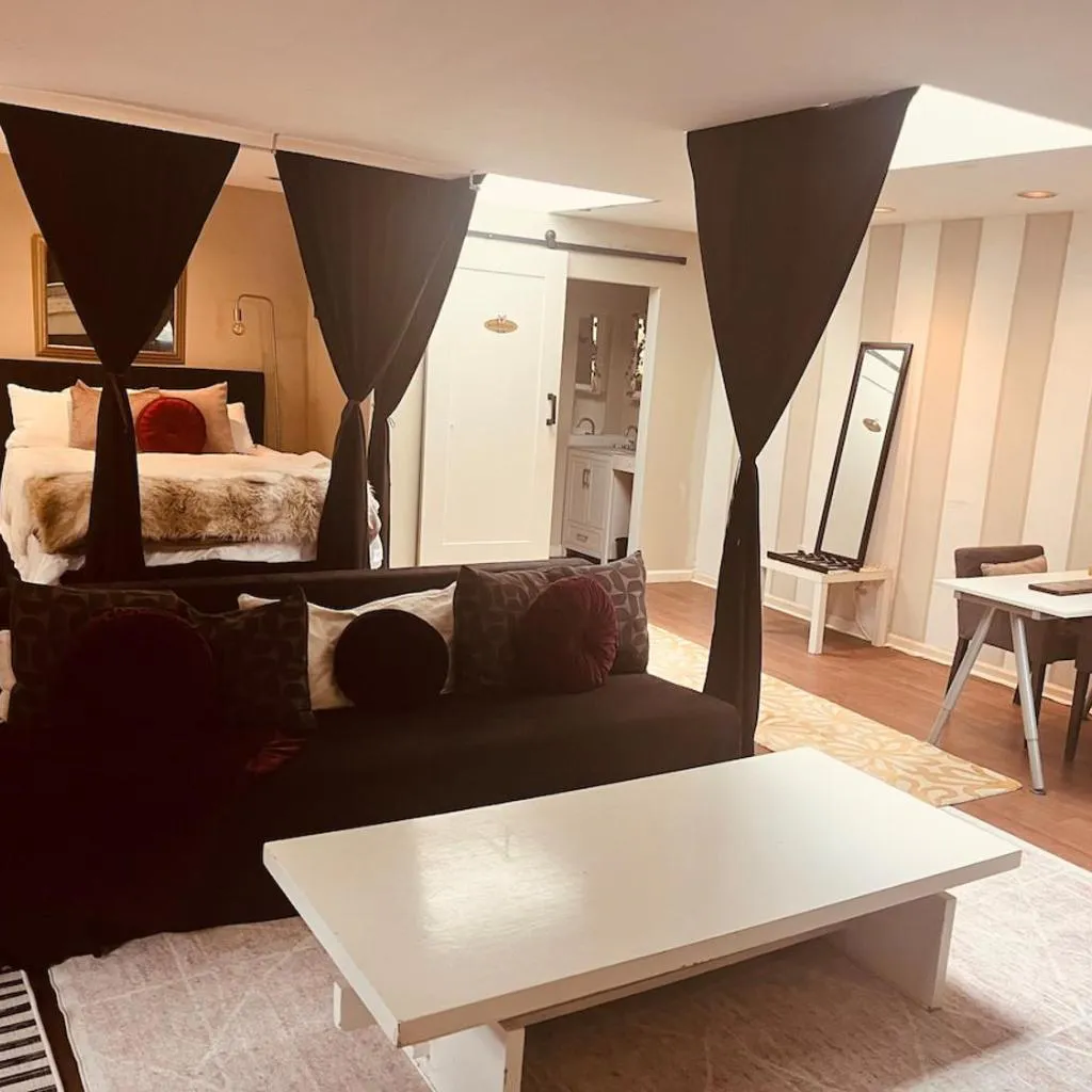 Photograph of Peaceful and Stylish Buckhead Studio