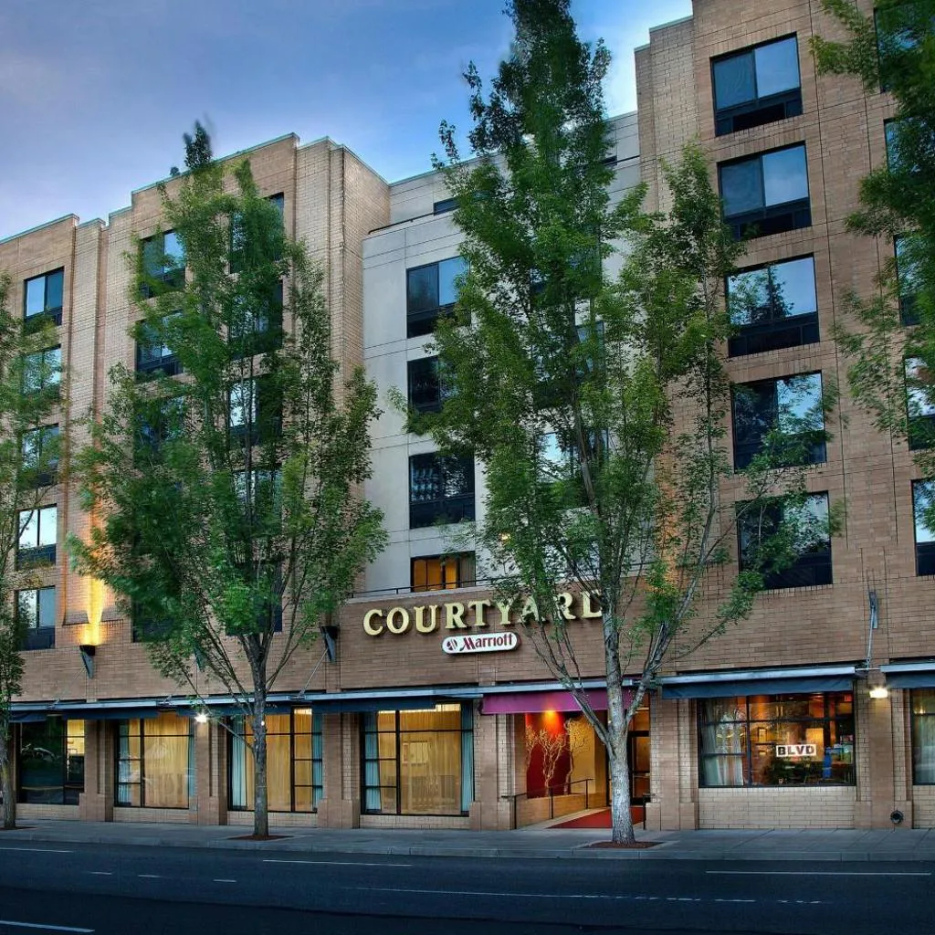 Photograph of Courtyard Portland Downtown / Convention Center