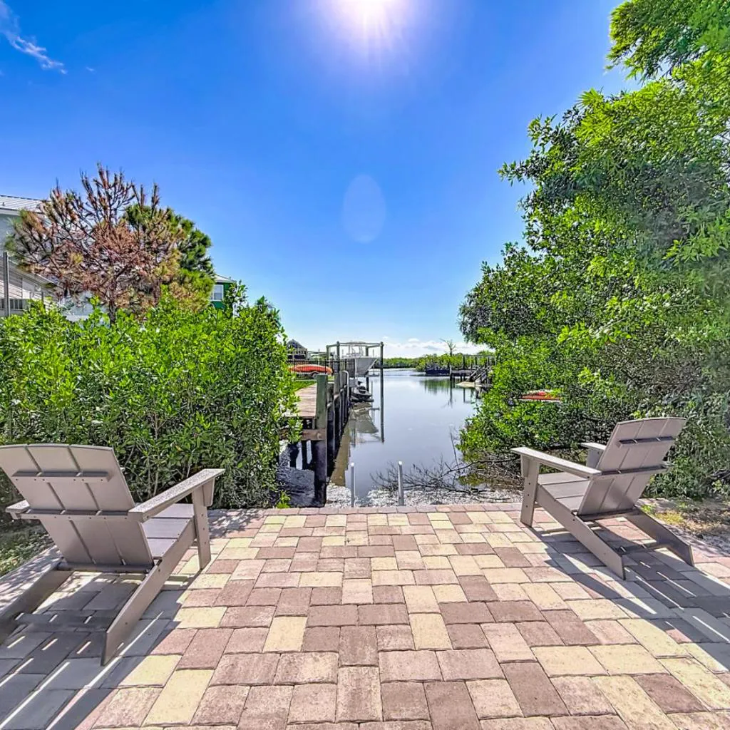 Photograph of Canal Front, Kayak, Paddle Board, Hot Tub, Convenient Location